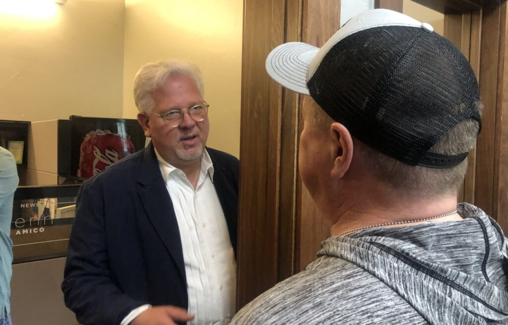 ‘I love St. Talk radio’s Glenn Beck pays a visit to Canyon