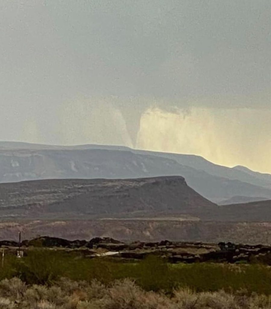 Tornado touches down around Littlefield, Arizona headed south; tornado